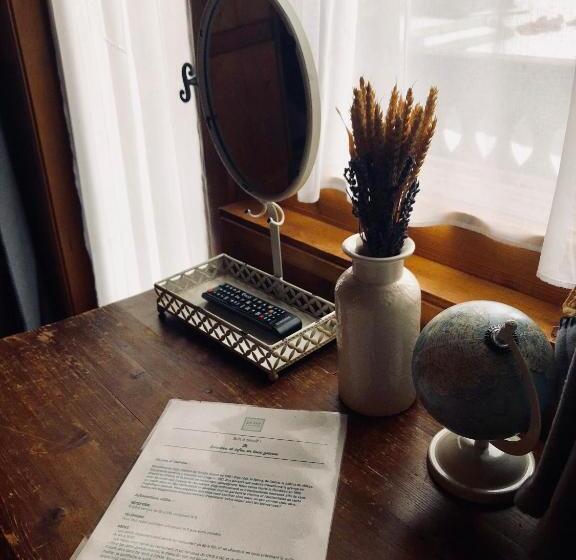 غرفة عائلية مطلّة علي الحديقة, Le Coin Savoyard