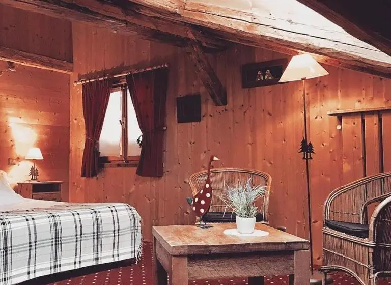 Habitación Estándar Abuhardillada, Le Coin Savoyard