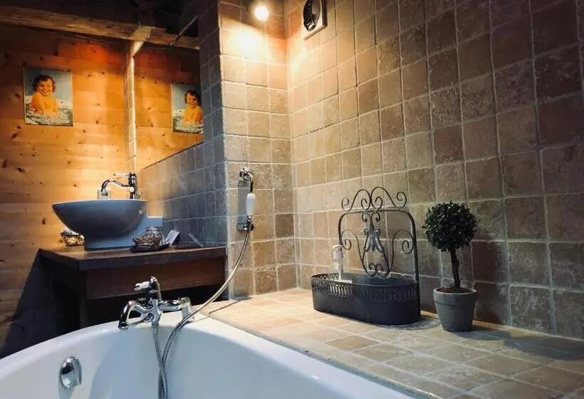 Habitación Estándar Abuhardillada, Le Coin Savoyard