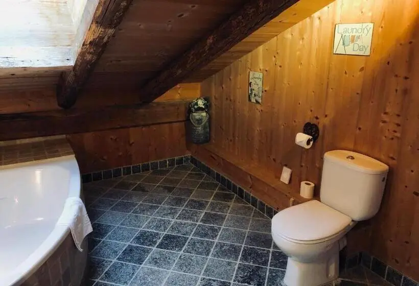 Habitación Estándar Abuhardillada, Le Coin Savoyard