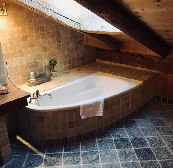 غرفة قياسية ذات أسقف منحدرة, Le Coin Savoyard