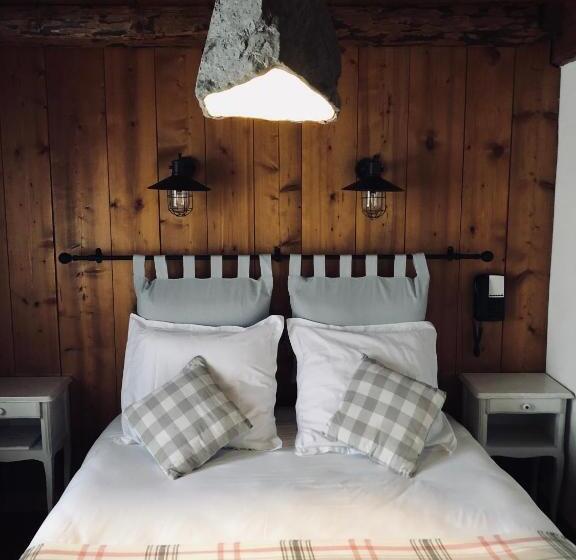 غرفة عائلية مطلّة علي الحديقة, Le Coin Savoyard