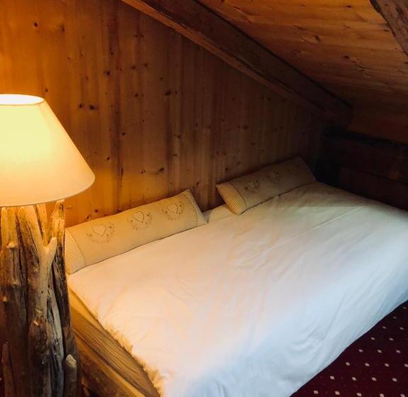 غرفة قياسية ذات أسقف منحدرة, Le Coin Savoyard