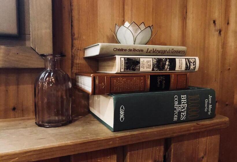 غرفة قياسية ذات أسقف منحدرة, Le Coin Savoyard