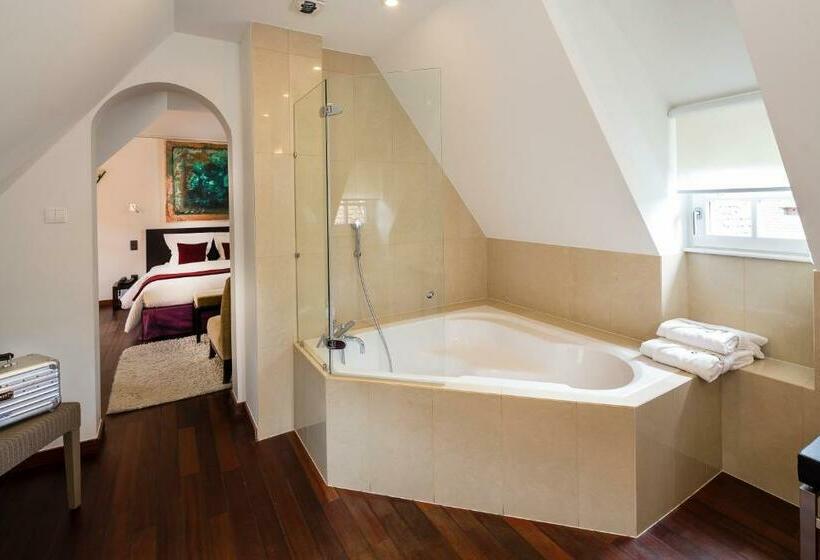 Полулюкс Повышенной Комфортности, Restaurant De L'illwald