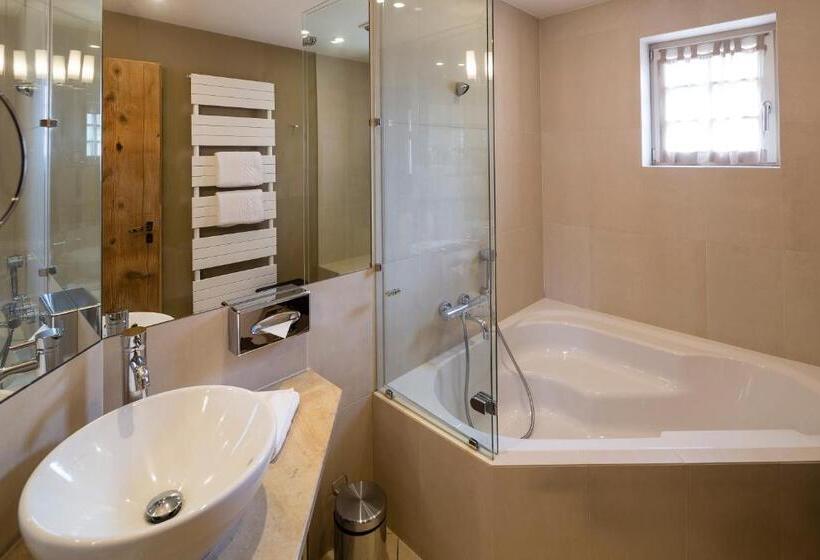 Полулюкс Повышенной Комфортности, Restaurant De L'illwald