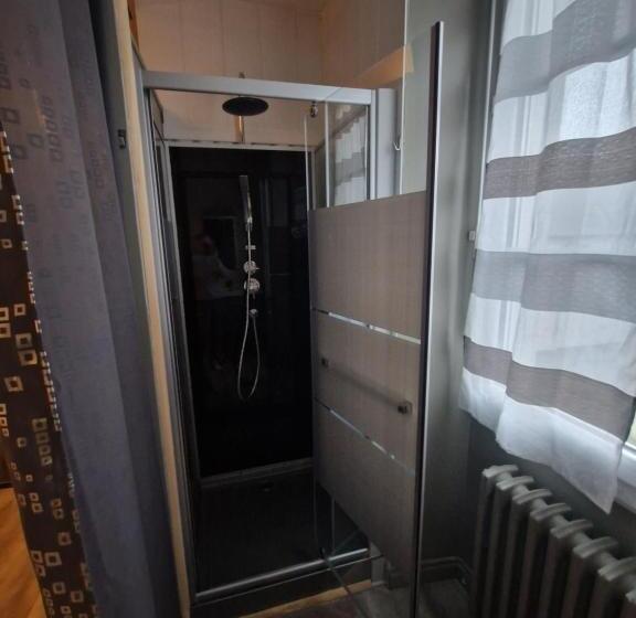 带城市景观的标准间, Saint François Précigné Soirée étape Sur Demande Proche Sablé Sur Sarthe