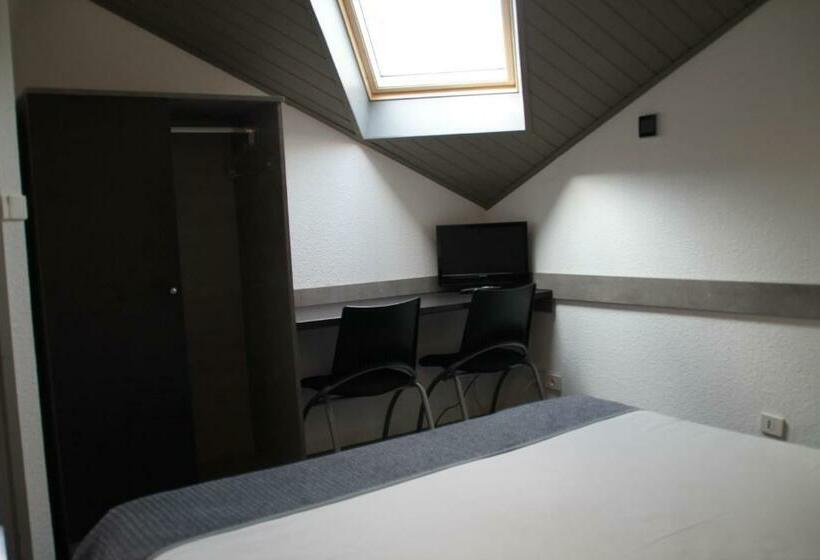 استودیوی استاندارد, Motel Du Val André