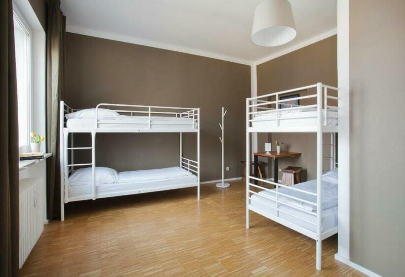 共用房间的床, Five Reasons Hostel &