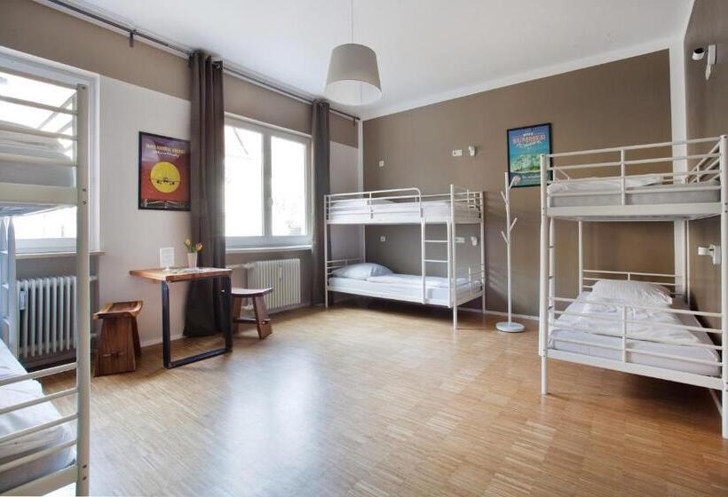 共用房间的床, Five Reasons Hostel &