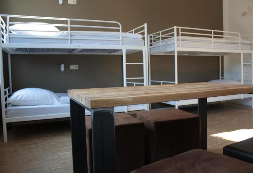 共用房间的床, Five Reasons Hostel &