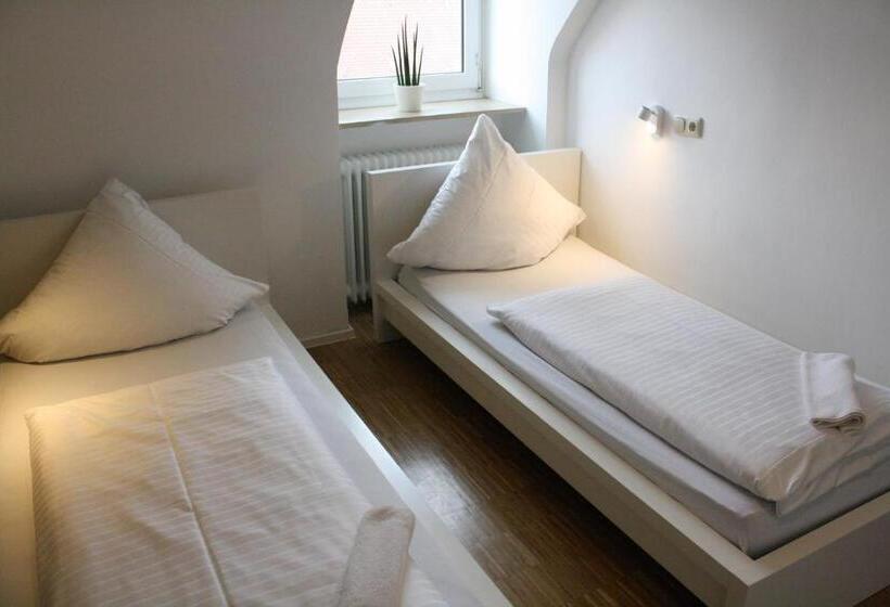 ２ベッドルームアパートメント, Five Reasons Hostel &