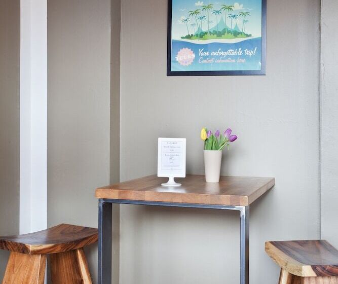 ルームシェアのワンベッド, Five Reasons Hostel &