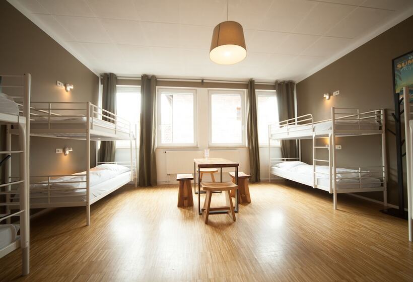 共用房间的床, Five Reasons Hostel &