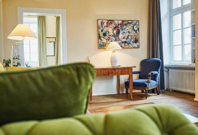 Люкс Повышенной Комфортности, Gutshotel Baron Knyphausen