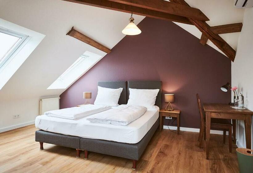 Номер Стандарт, Gutshotel Baron Knyphausen