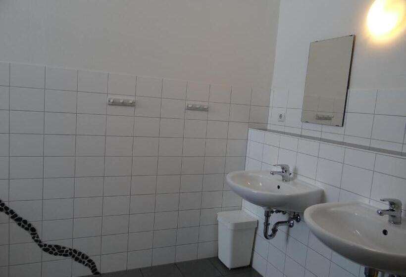 Номер Стандарт Четырехместный Совместный Санузел, Hostel Stralsund