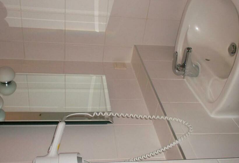 标准单人间, Am Seetor