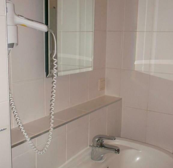 标准单人间, Am Seetor