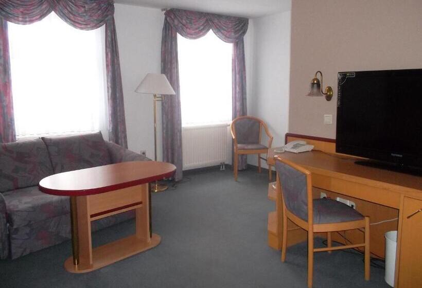 标准三人间, Am Seetor