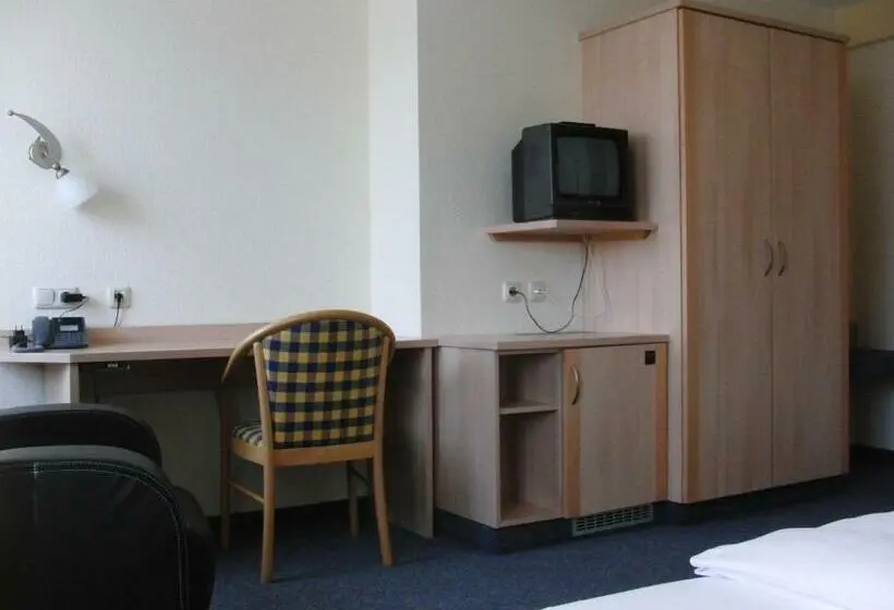 Quarto Estandar, Angerer