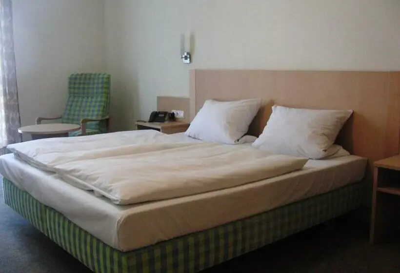 Quarto Estandar, Angerer