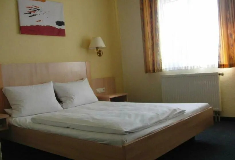 Quarto Estandar, Angerer