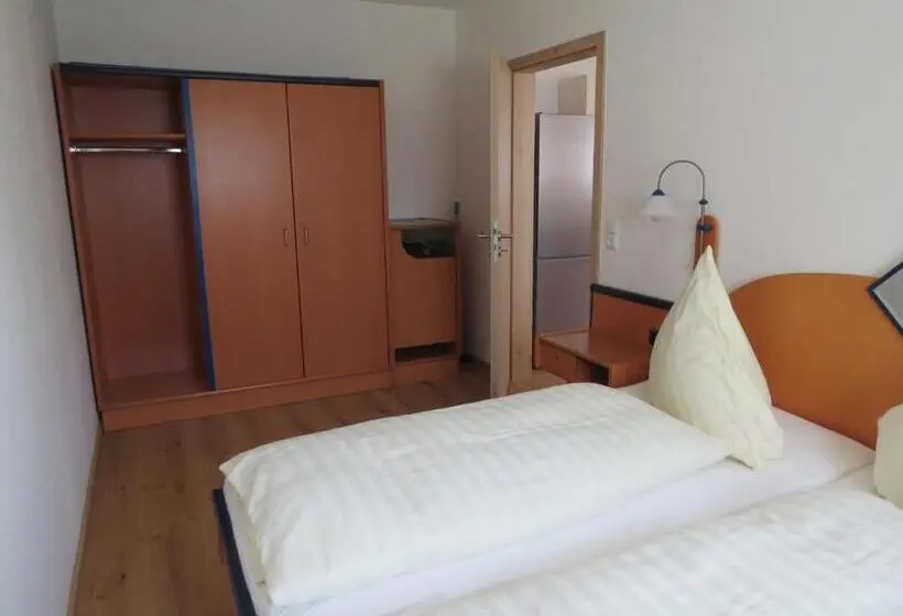 Huoneisto 1 Makuuhuone Puutarhanäkymä, Büchelsteiner Hof