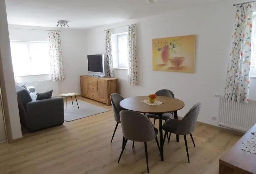 Huoneisto 1 Makuuhuone Puutarhanäkymä, Büchelsteiner Hof