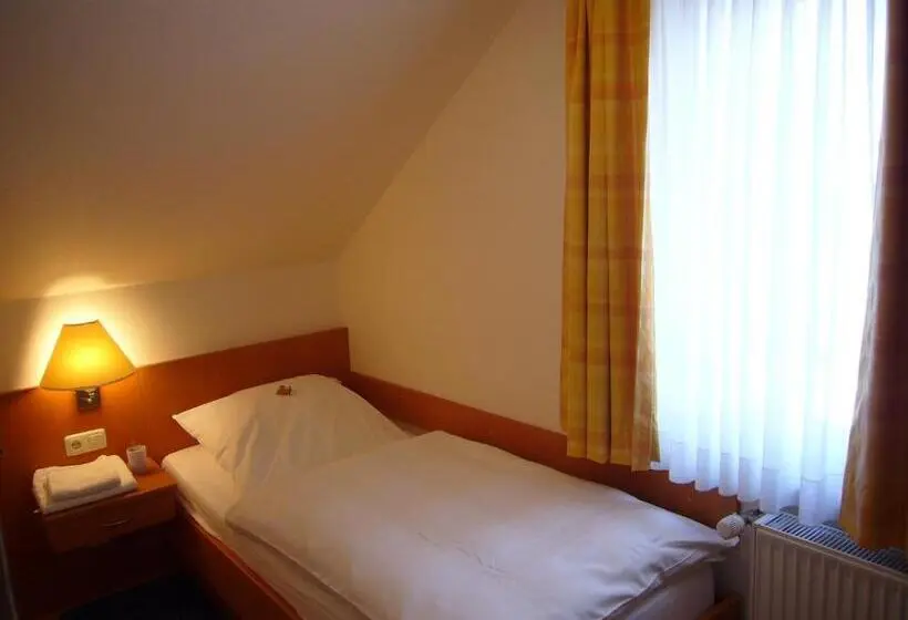 Standard Kolmen Hengen Huone, Deutsches Haus