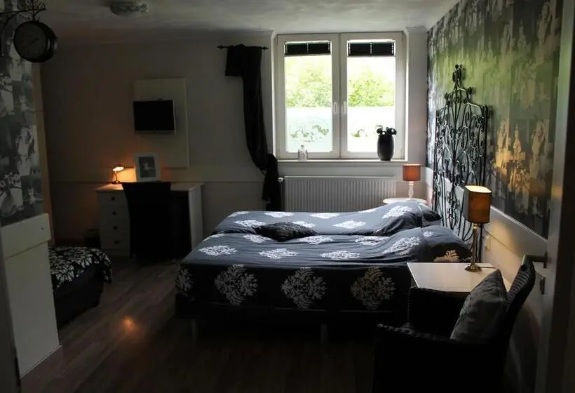 Standard Kolmen Hengen Huone, Groote Engel