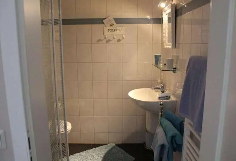 Standard Kolmen Hengen Huone, Groote Engel