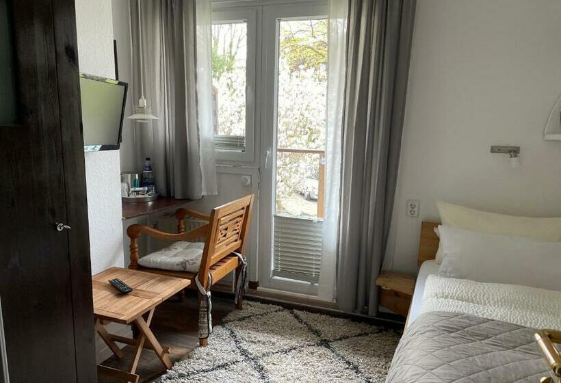 스탠다드 싱글 룸, Knurrhahn