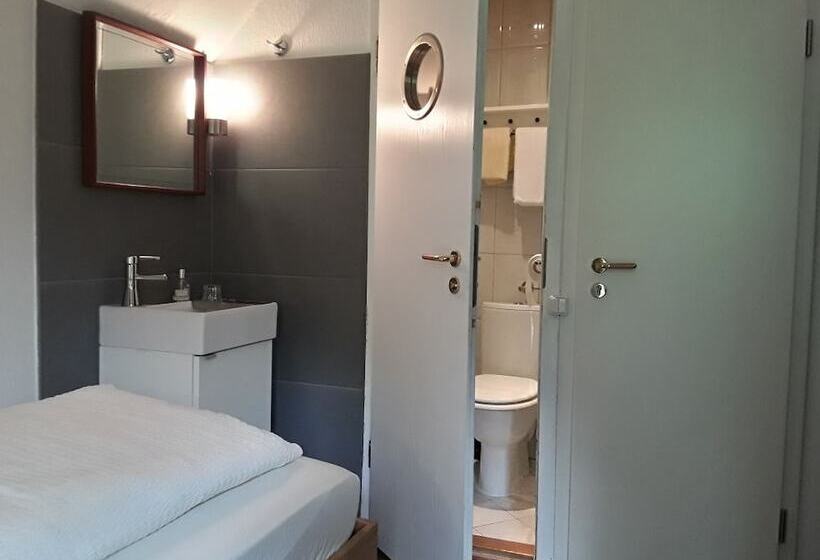 스탠다드 싱글 룸, Knurrhahn