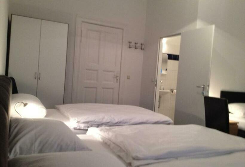 اتاق استاندارد سه نفره, Pension Dorma