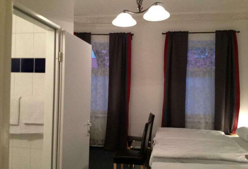 اتاق استاندارد سه نفره, Pension Dorma