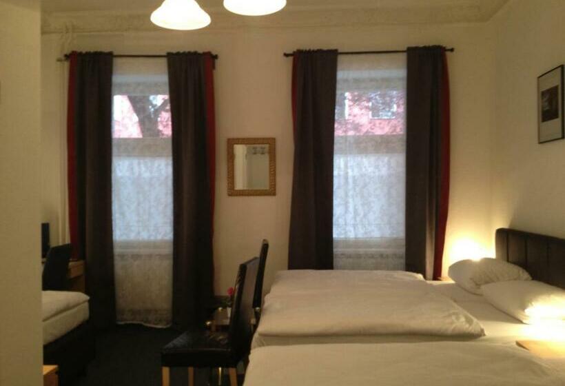 اتاق استاندارد سه نفره, Pension Dorma