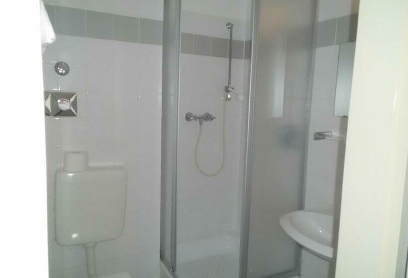 اتاق استاندارد سه نفره, Pension Dorma