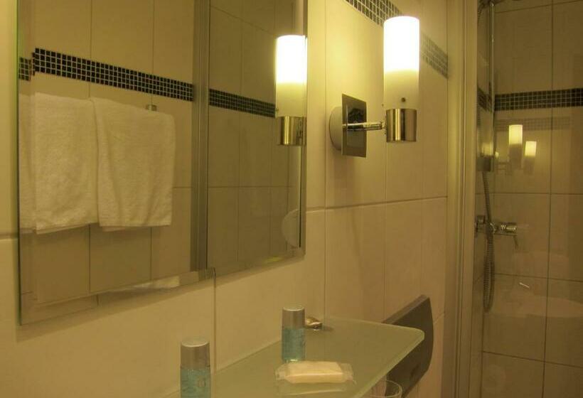 标准三人间, Restaurant Große Wilde