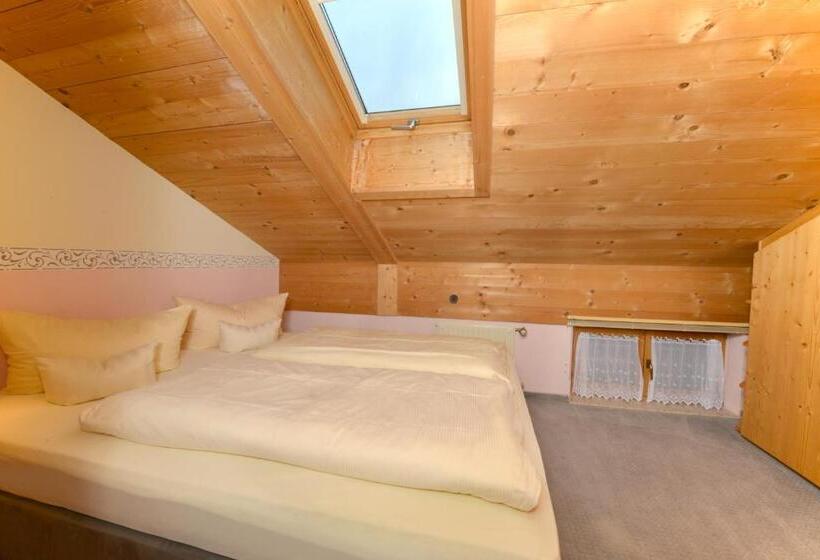 1 Bedroom Penthouse Apartment, Sonnhof S Ferienresidenz