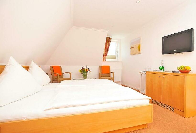 Номер Стандарт, Und Restaurant Petit Robby