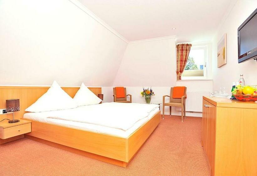 Номер Стандарт, Und Restaurant Petit Robby