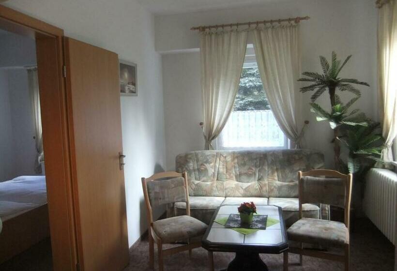 スタンダードルーム, Zur Edlen Krone