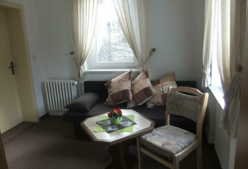 スタンダードルーム, Zur Edlen Krone