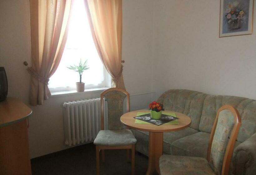 スタンダードトリプルルーム, Zur Edlen Krone