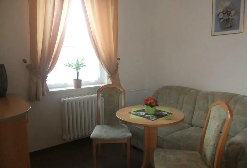 Standard Kolmen Hengen Huone, Zur Edlen Krone