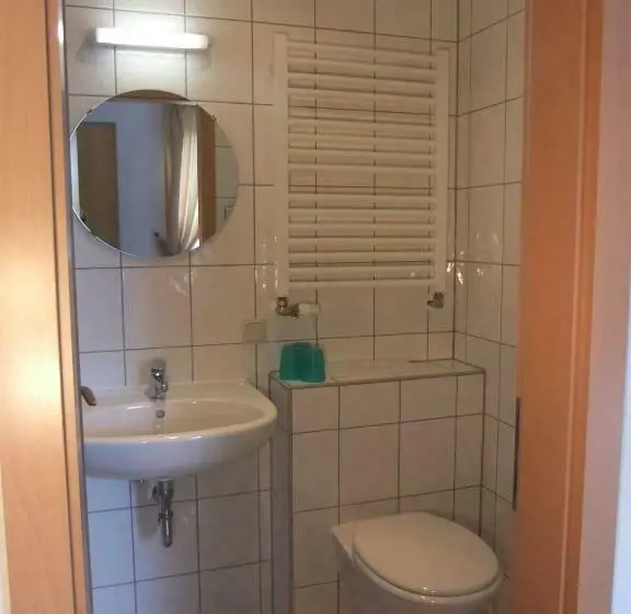 Standard Kolmen Hengen Huone, Zur Edlen Krone