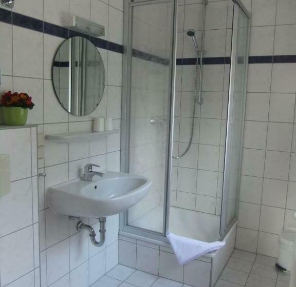 スタンダードルーム, Zur Edlen Krone