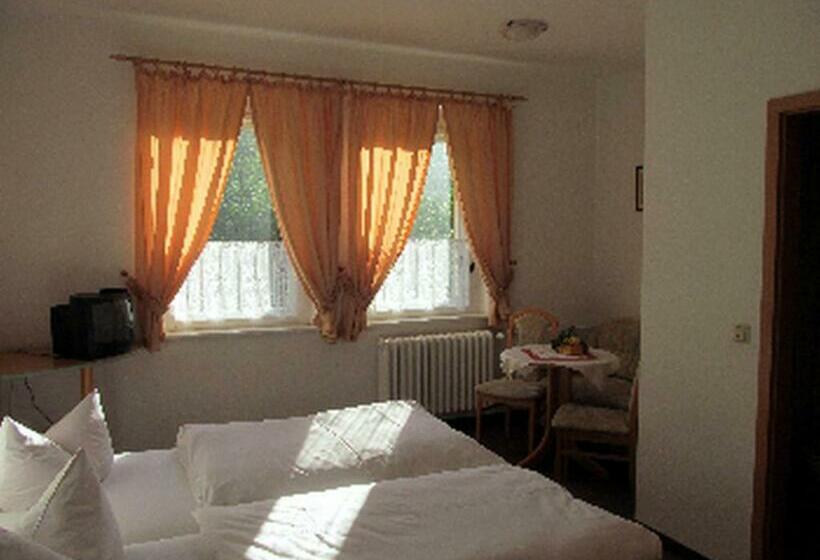 スタンダードルーム, Zur Edlen Krone