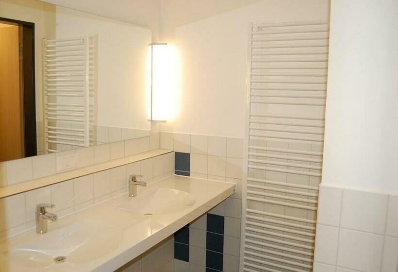 سرير فى غرفة مشتركه, Jugendherberge Ratzeburg Am See